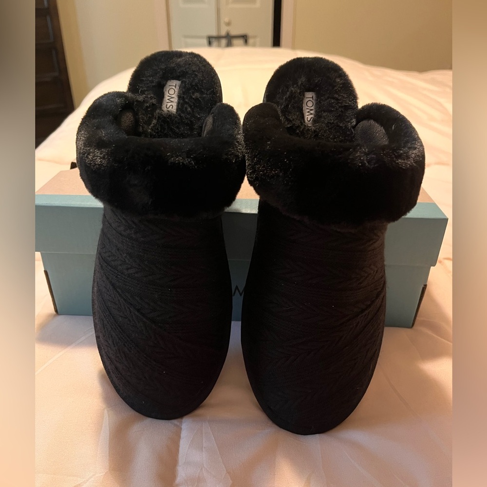 TOMS Women's Cozy Black Slippers